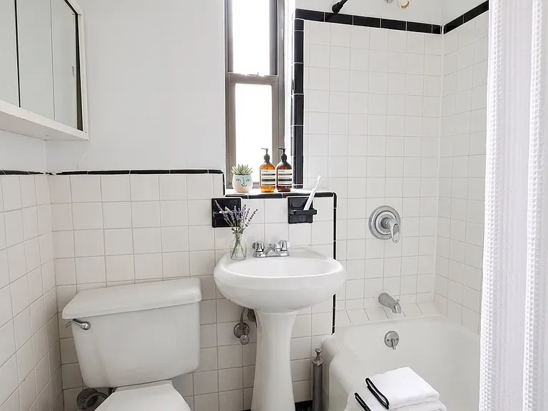 319 E 25th St #5A — Photo 5