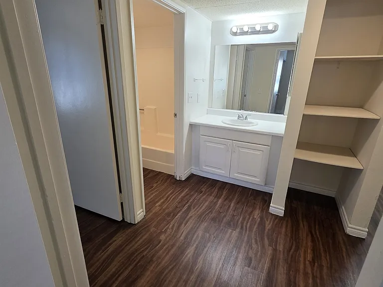 344 W Chevy Chase Dr #7 — Photo 11