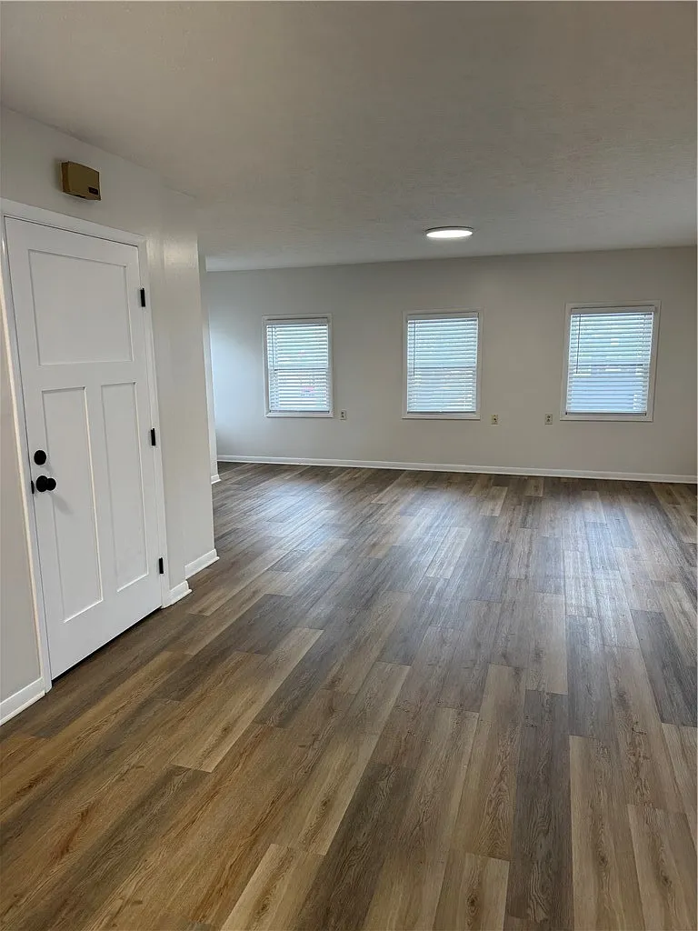 1 bed, 1.0 bath, 4306 sqft, $1,195 — Photo 4