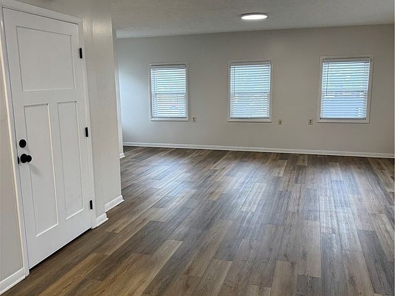 4th image of 202 E High St