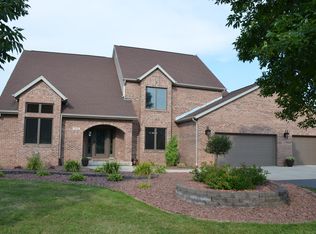 2904 N Partridge Hollow Dr, Janesville, WI 53548