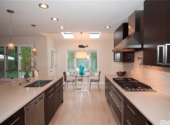 5th image of 256 Ellen Pl