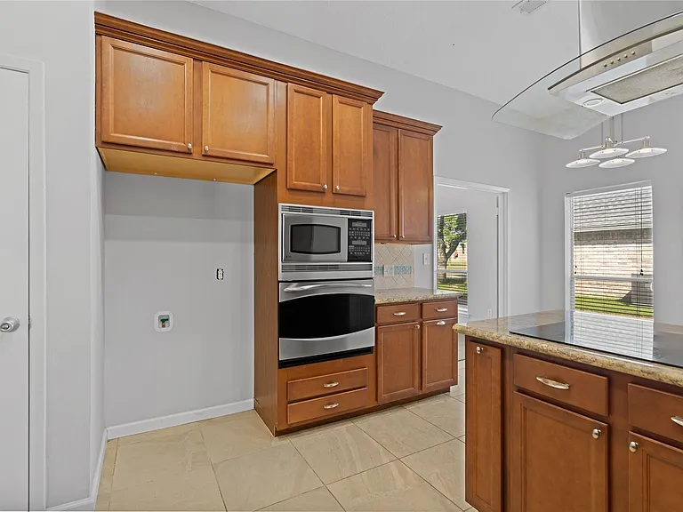 15414 Willow River Dr — Photo 8