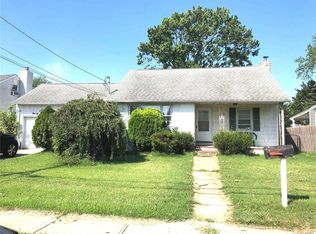 96 Rhoda Ave, North Babylon, NY 11703