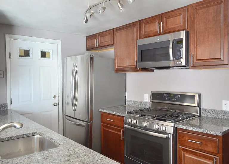 244 Harriette Ave — Photo 4