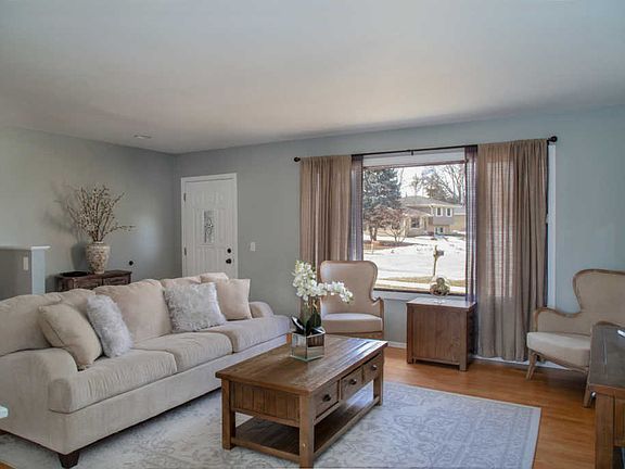 3rd image of 509 Sheridan Ln