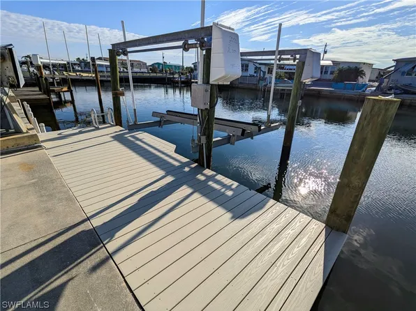 3026 Bowsprit Ln, Saint James City, FL 33956