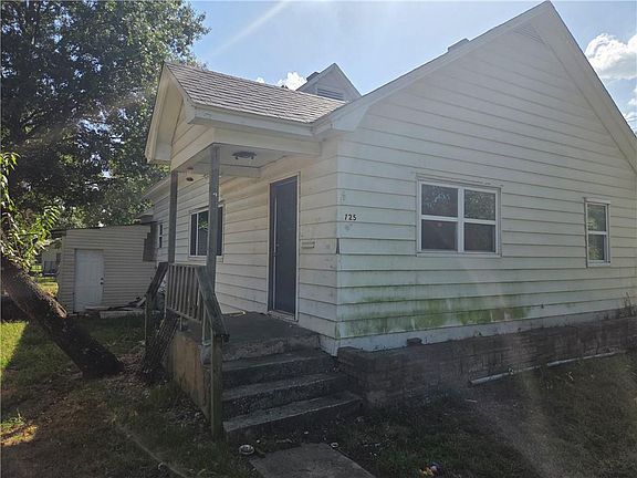 2nd image of 725 W 3rd St
