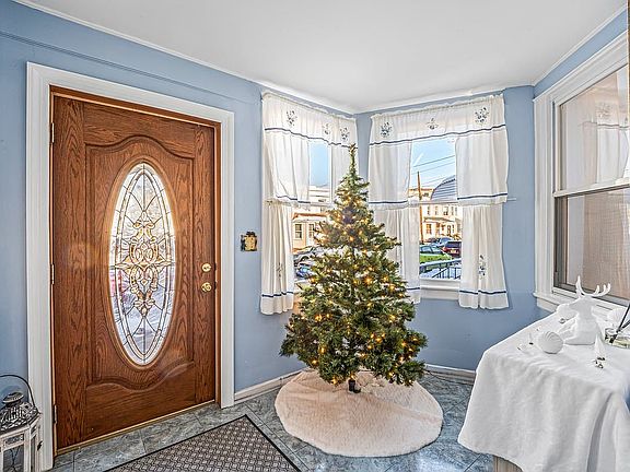2nd image of 6526 Admiral Ave