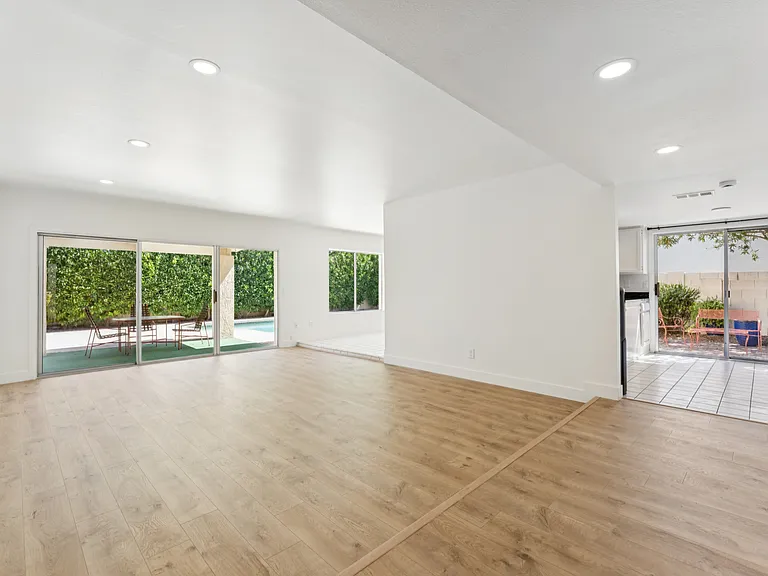 7736 E Buena Terra Way — Photo 2