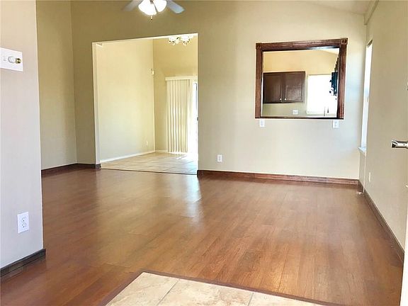 3rd image of 406 Oakhurst Ln