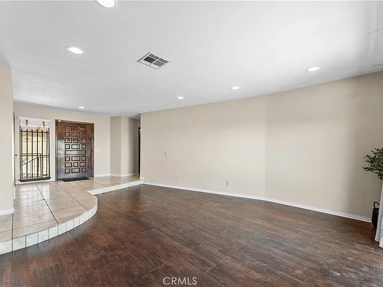 1055 Lakeview Dr — Photo 9