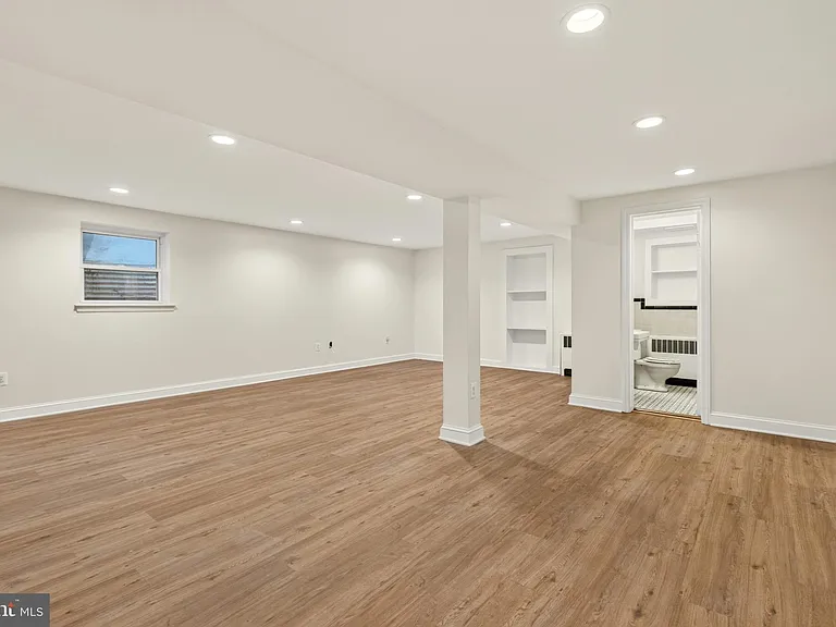 2375 N Vernon St — Photo 47