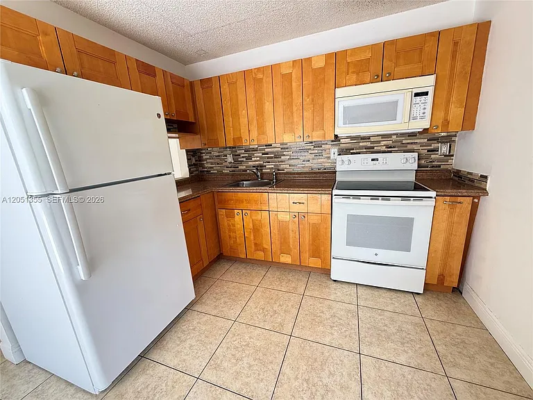21393 NE 8th Ct #3 — Photo 20