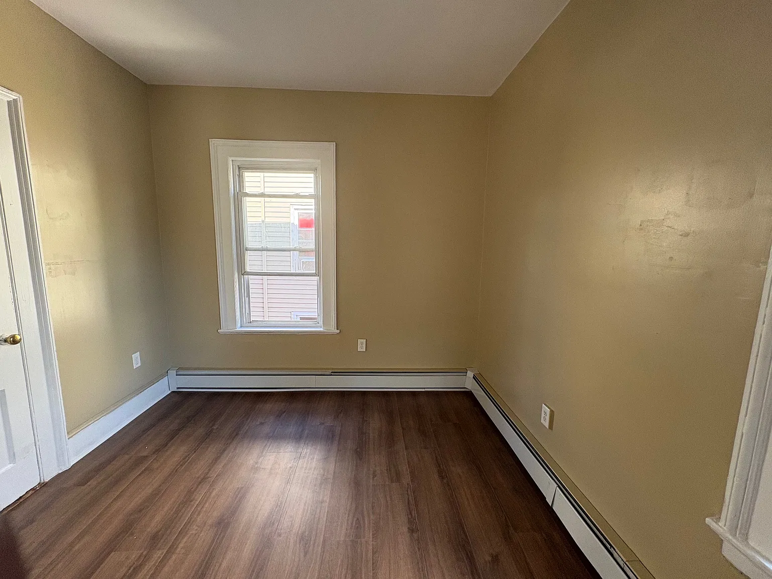 3 bed, 1048 sqft, $1,850 — Photo 2