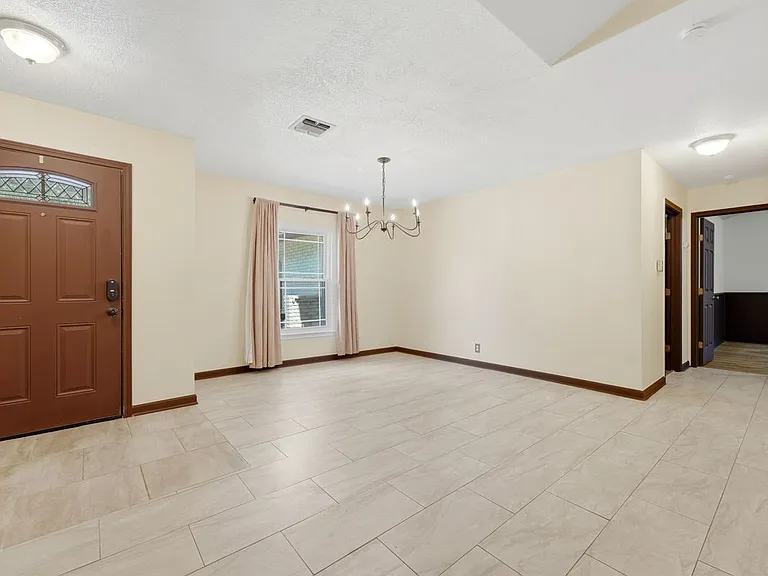 1114 Churing Dr — Photo 2