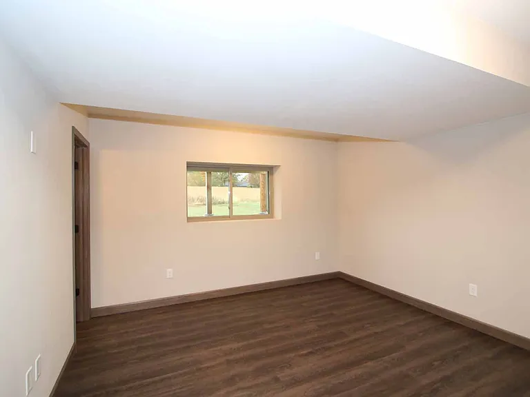 300 Olyvia Dr — Photo 23