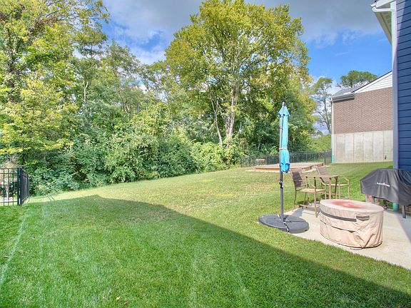 3rd image of 2734 White Pine Dr