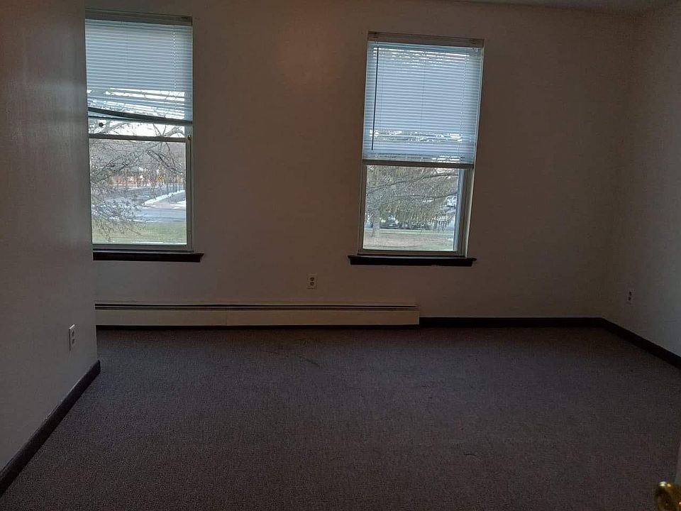 2nd image of 216 Broad St