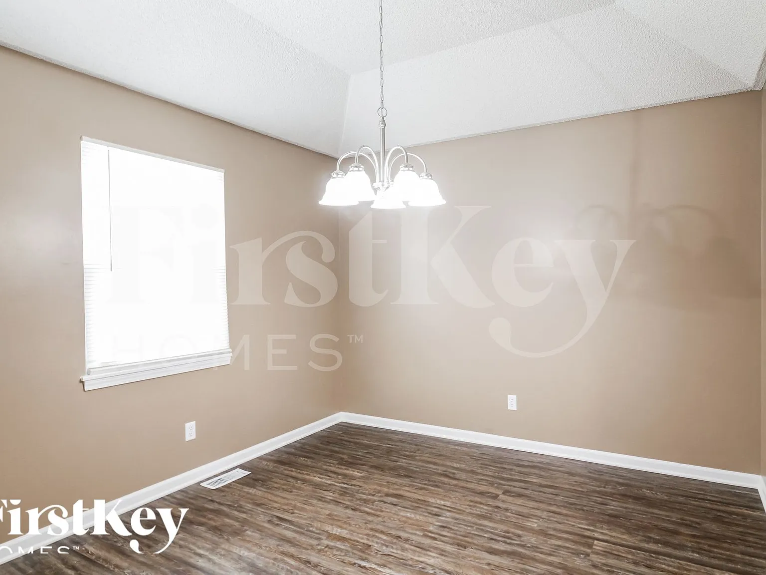 3 bed, 2.5 bath, 1725 sqft, $2,460 — Photo 4