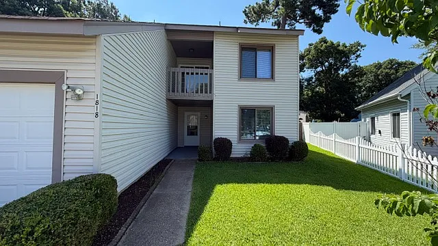 1818 Delaney St — Photo 2