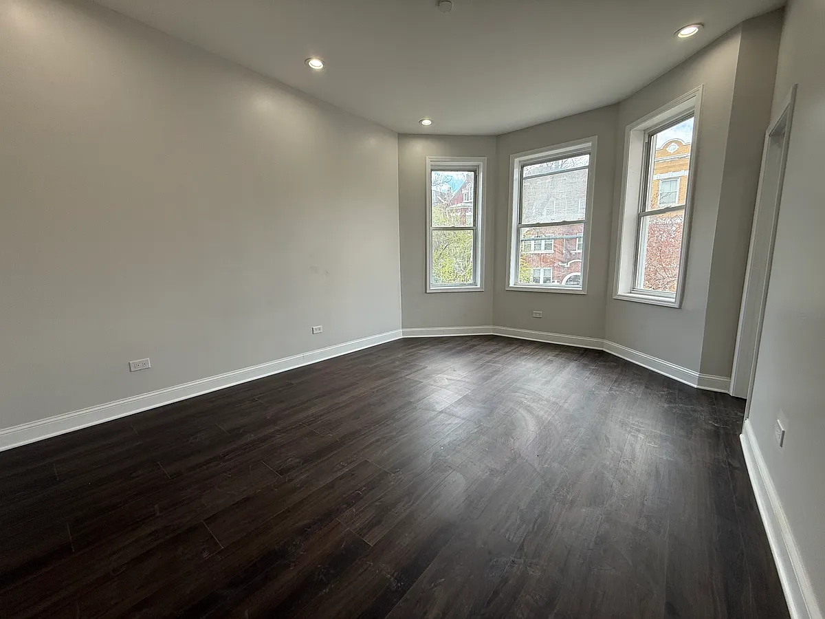 Building Photo - 2533 S Drake Ave #2