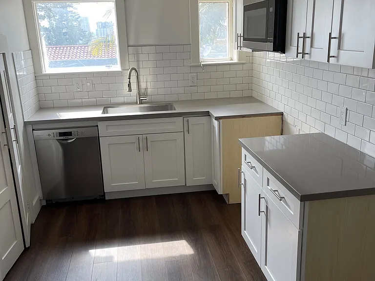 2456 Broadway #3 — Photo 12
