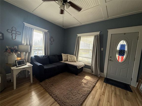 4th image of 603 Maple St