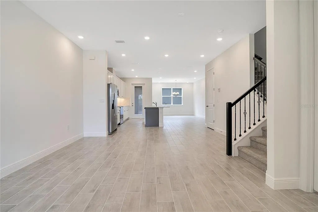 3 bed, 2.5 bath, 1729 sqft, $2,700 — Photo 3