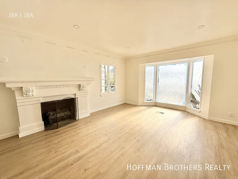 334 N Gardner St — Photo 4