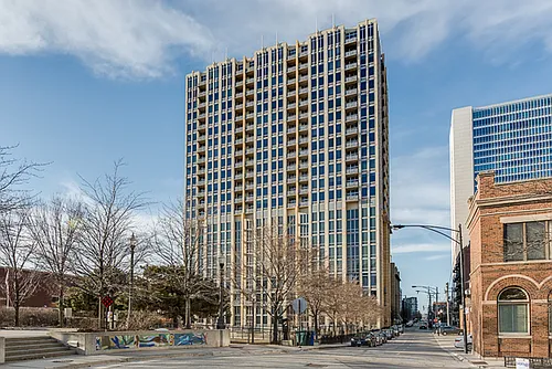 700 N Larrabee St Photo 1