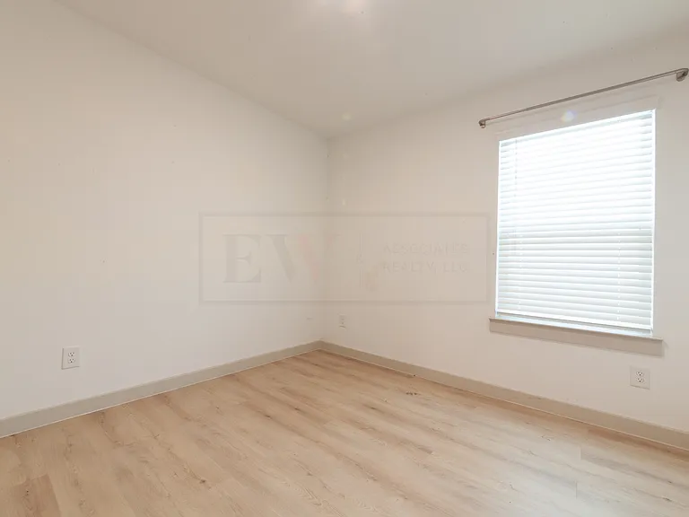 4010 Garver Grove Ln — Photo 8