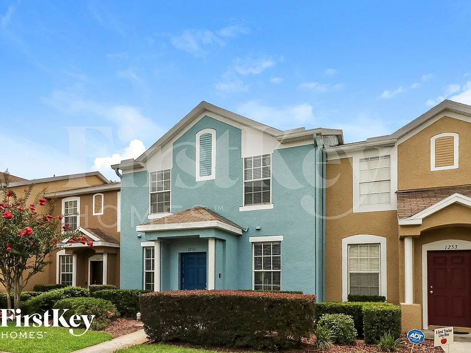 1251 Charlesworth Dr