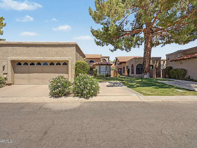 4106 E Sunnyside Dr — Photo 1