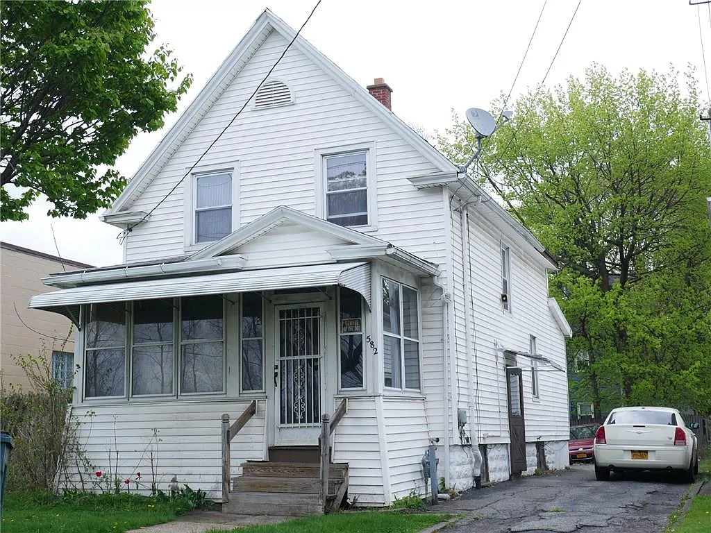 582 Hague St photo 1