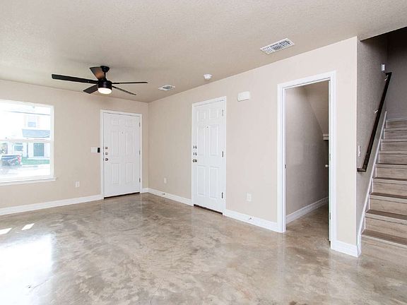 4th image of 807 White Meadow Ln #A