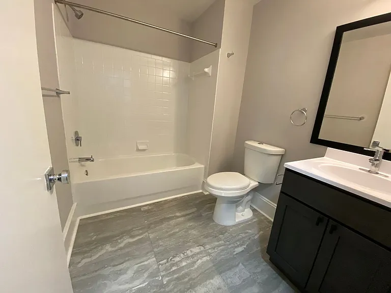 306 W Franklin — Photo 14