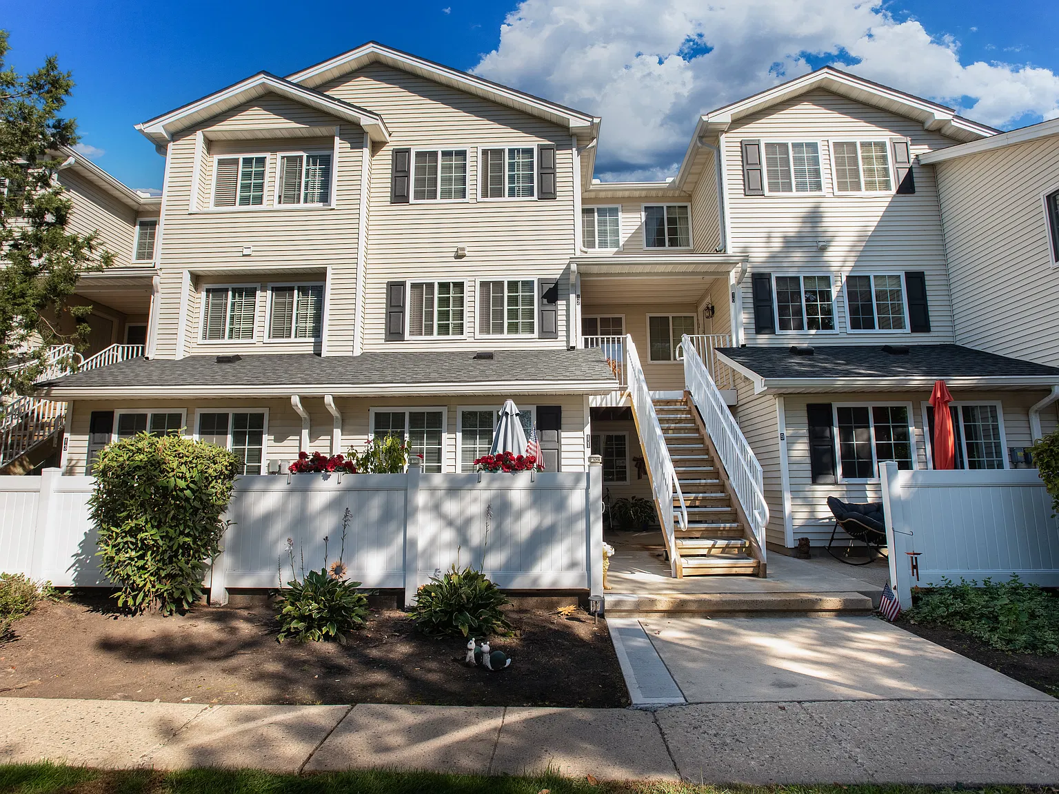 2 bed, $3,000 — Photo 1