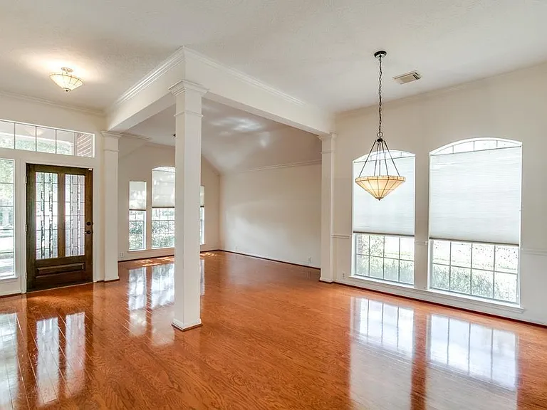 1718 Bumelia Ct — Photo 3