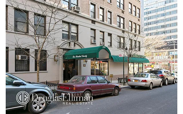 Sold by Douglas Elliman | media 10