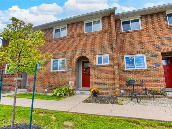 125 Livingston Ave #16, Grimsby, ON L3M 4S5