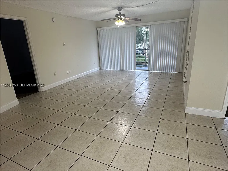 4235 N University Dr #202 — Photo 15