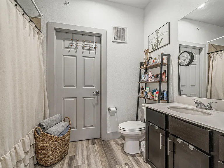 Burnett Trail Apartments — Photo 5
