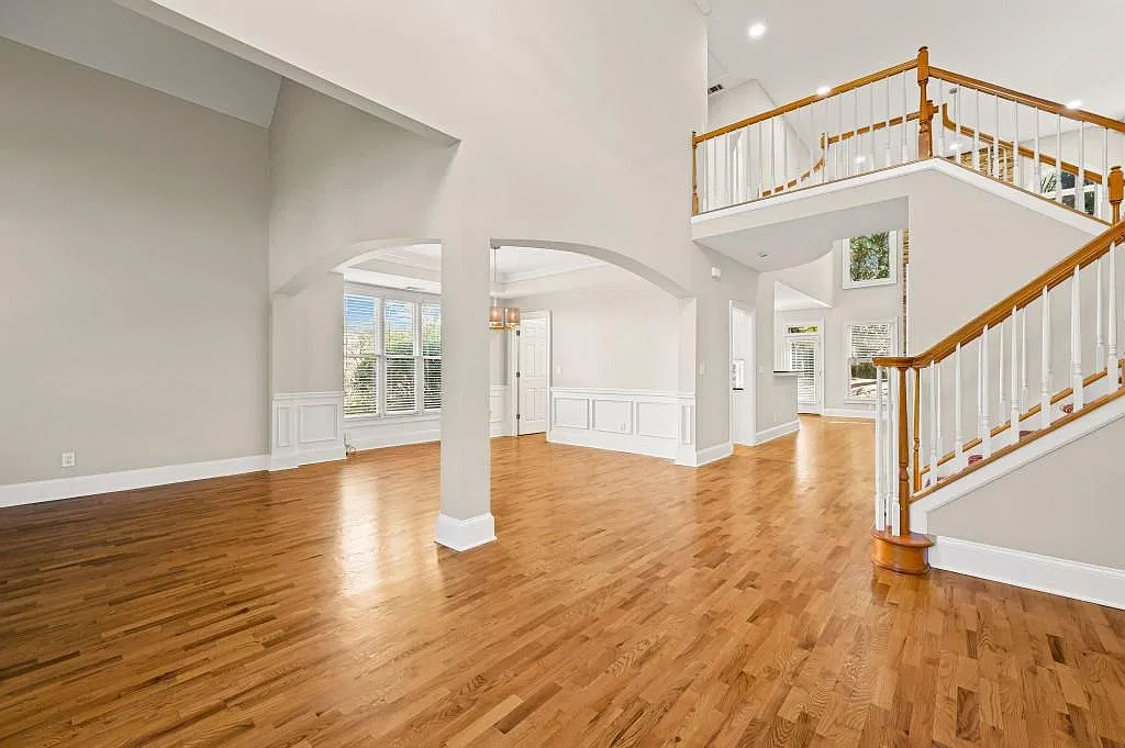 4 bed, 3.0 bath, 3400 sqft, $5,200 — Photo 4
