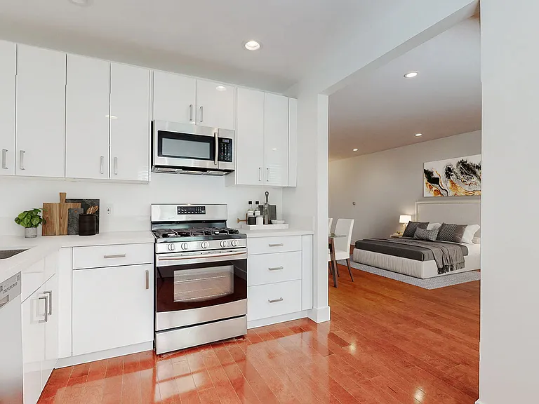 KITCHEN & MAIN ROOM