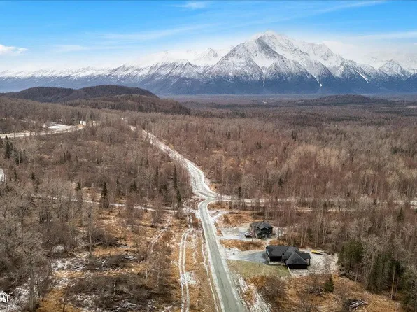 719 N Yeti St, Palmer, AK 99645