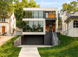 2863 E Lake Of The Isles Pkwy, Minneapolis, MN 55408