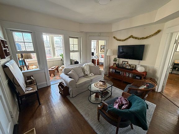 5th image of 3001 Monument Ave APT 8