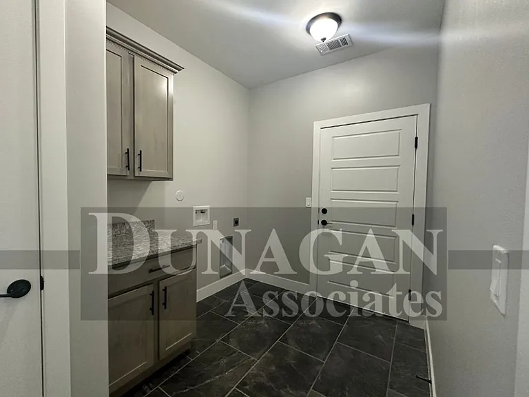 3723 Sapphire Dr — Photo 8