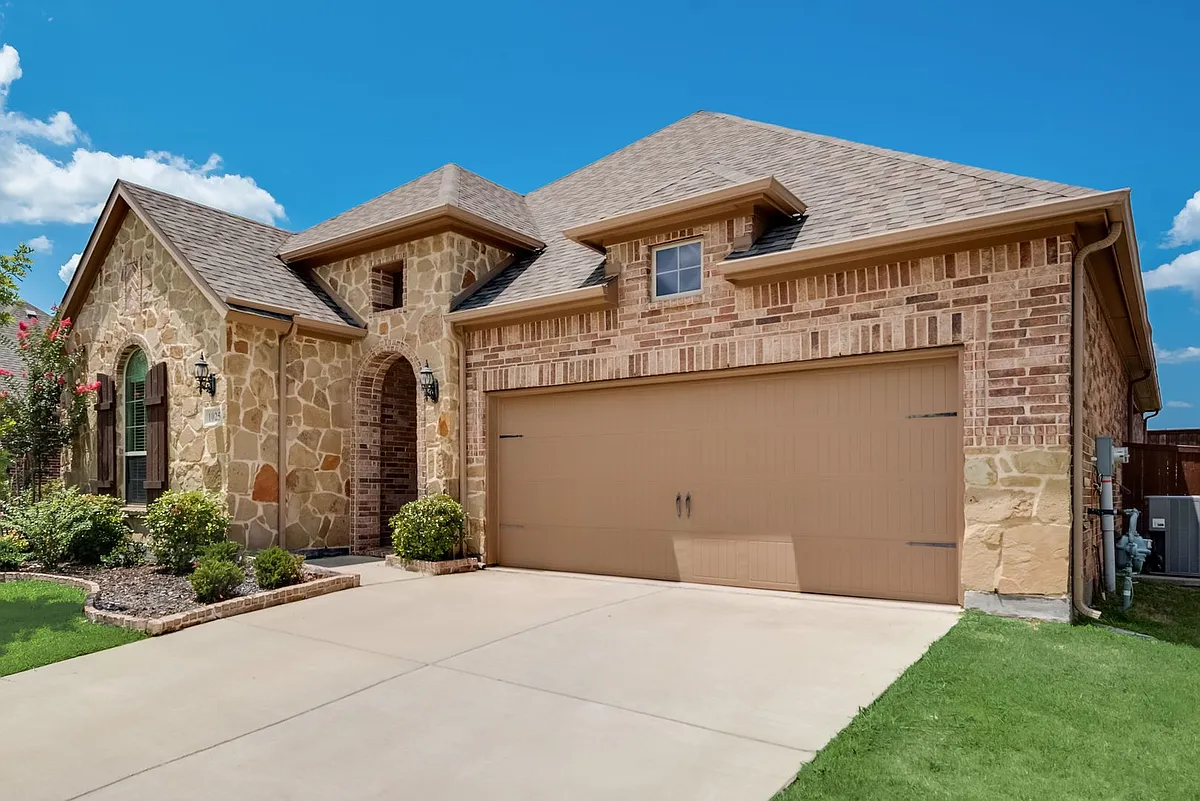 Building Photo - 1025 Pampa Dr